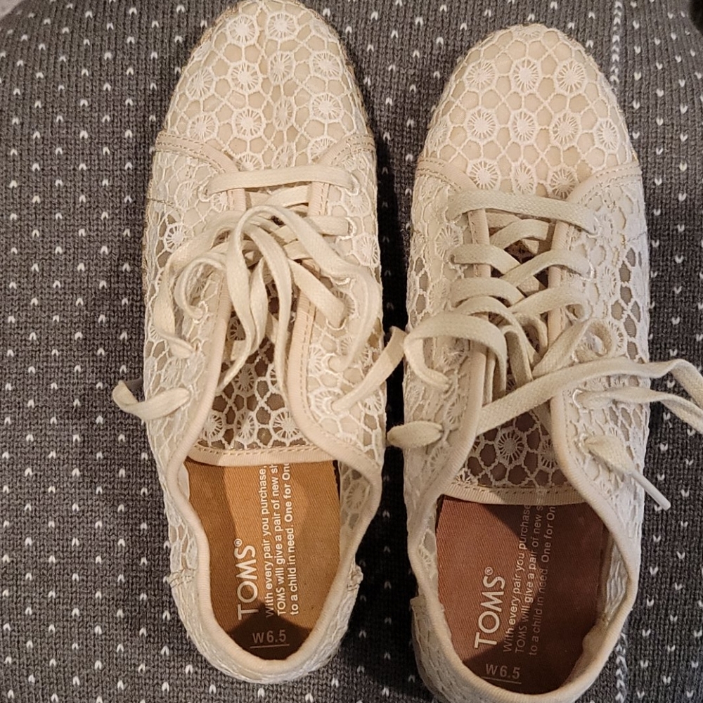Toms sneakers